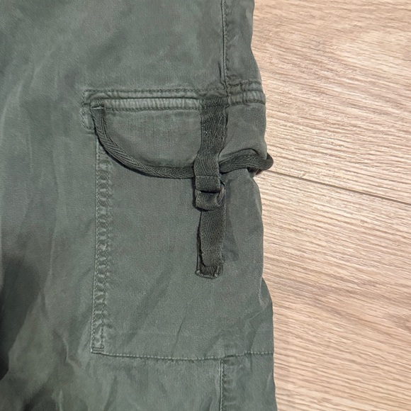 American Eagle stretch super high-rise baggy, wide leg Olive Green Pants - Picture 6 of 9